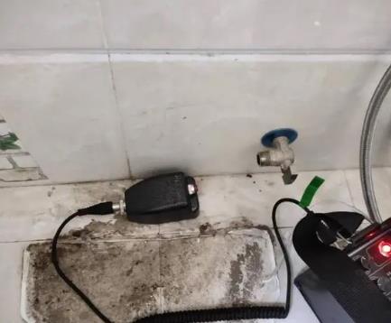 青岛屋顶漏水维修公司分享下卫生间漏水的危害及解决方法